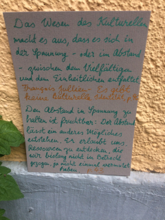 Den Abstand in Spannung halten