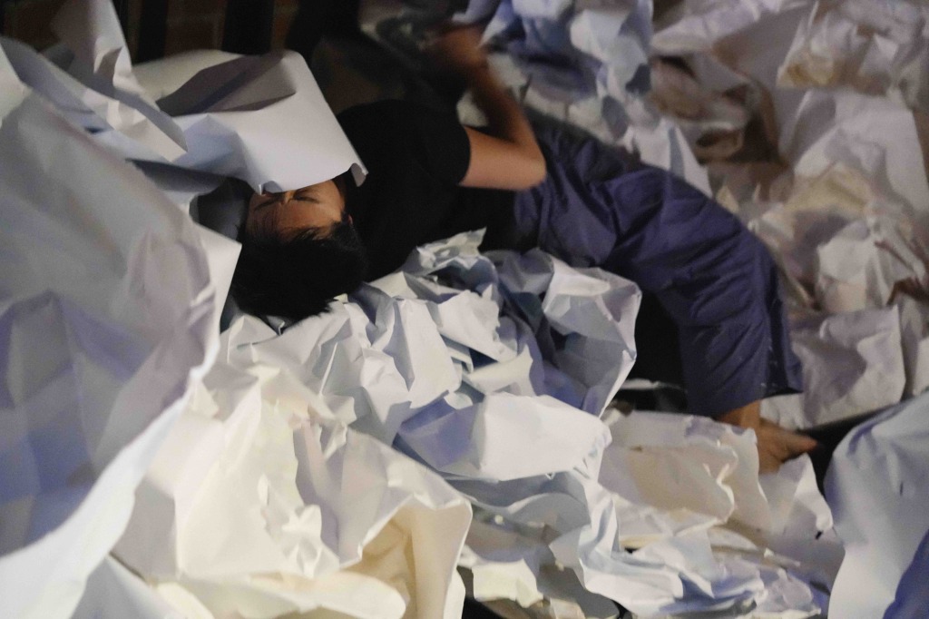 Photo of the piece 편지는 없고