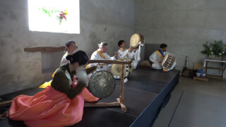 Hendrikje und Emanuel mit Berliner Freunden an einem Geburtstagsfest